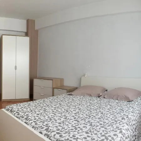 Habitacion Indepediente Con Bano Y Cocina Compartidos * Bilbao