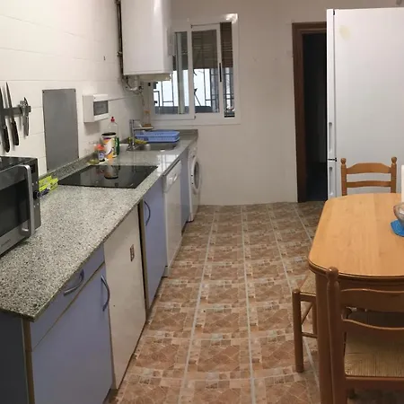 Гостевой дом Habitacion Indepediente Con Bano Y Cocina Compartidos Бильбао